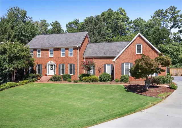 Photo 2 of Sale Pending at 961 Mountain Brook Ln Nw, Marietta, GA 30064 | MLS# 7827357 | Listing updated on 2026-09-12
