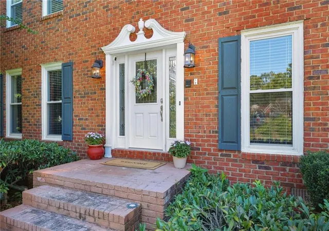 Photo 3 of Sale Pending at 961 Mountain Brook Ln Nw, Marietta, GA 30064 | MLS# 7827357 | Listing updated on 2026-09-12