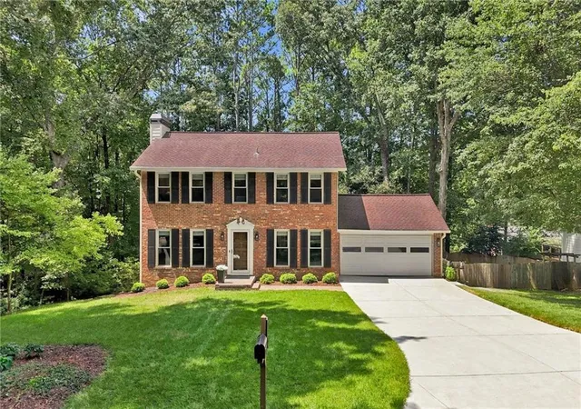 Photo 2 of Sale Pending at 120 Lakeland Wy, Roswell, GA 30076 | MLS# 7823645 | Listing updated on 2026-09-07