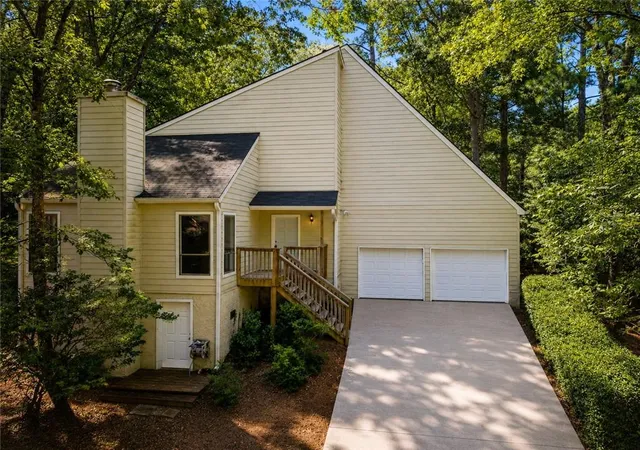 Photo 2 of Single family home for sale at 410 N Eagles Blf, Alpharetta, GA 30022 | MLS# 7814933 | Listing updated on 2026-09-13