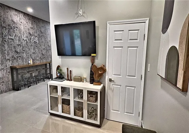 Photo 3 of Sale Pending at 2051 E Atlanta Rd, Stockbridge, GA 30281 | MLS# 7812340 | Listing updated on 2026-09-22