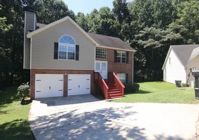 Photo 2 of Sale Pending at 1094 Sugarcreek Way, Riverdale, GA 30296 | MLS# 7826950 | Listing updated on 2026-09-13