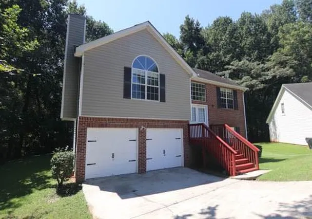 Photo 3 of Sale Pending at 1094 Sugarcreek Way, Riverdale, GA 30296 | MLS# 7826950 | Listing updated on 2026-09-13