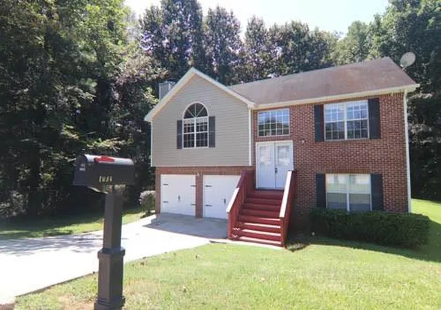 Photo 4 of Sale Pending at 1094 Sugarcreek Way, Riverdale, GA 30296 | MLS# 7826950 | Listing updated on 2026-09-13