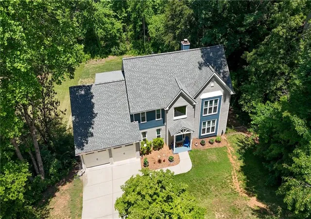 Photo 2 of Single family home for sale at 141 Shadowlake Ln Se, Marietta, GA 30067 | MLS# 7826243 | Listing updated on 2026-09-17