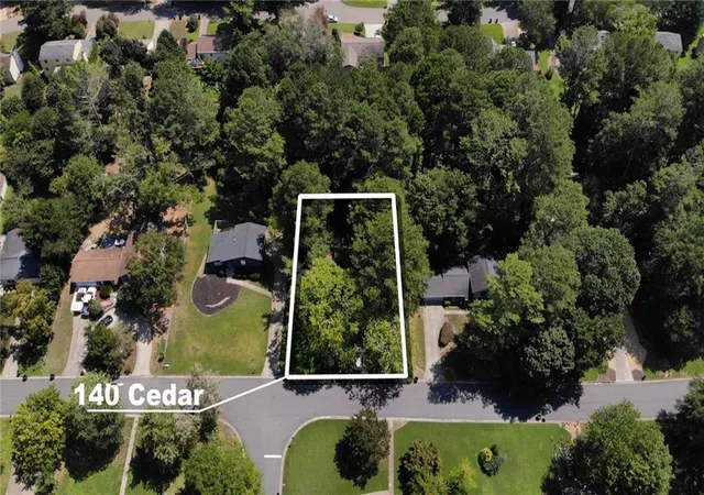 Photo 2 of Sale Pending at 140 Cedar Tr, Roswell, GA 30075 | MLS# 7827474 | Listing updated on 2026-09-25