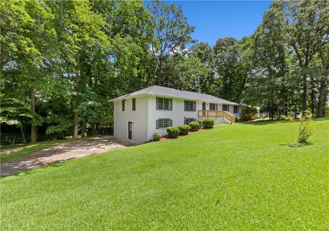 Photo 3 of Single family home for sale at 530 Shay Dr Sw, Marietta, GA 30060 | MLS# 7827082 | Listing updated on 2026-09-11