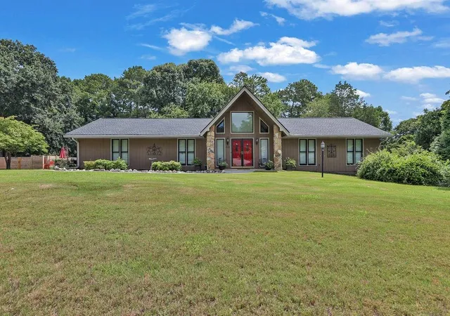 Photo 1 of Sale Pending at 2184 Valley Crk Cir, Snellville, GA 30078 | MLS# 7804451 | Listing updated on 2026-09-17
