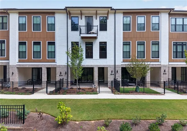 Photo 2 of Townhouse for sale at 340 Olmstead Wy, Alpharetta, GA 30022 | MLS# 7826634 | Listing updated on 2026-09-06