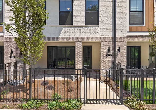 Photo 3 of Townhouse for sale at 340 Olmstead Wy, Alpharetta, GA 30022 | MLS# 7826634 | Listing updated on 2026-09-06