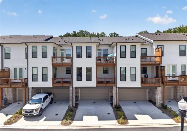 Photo 4 of Townhouse for sale at 340 Olmstead Wy, Alpharetta, GA 30022 | MLS# 7826634 | Listing updated on 2026-09-06