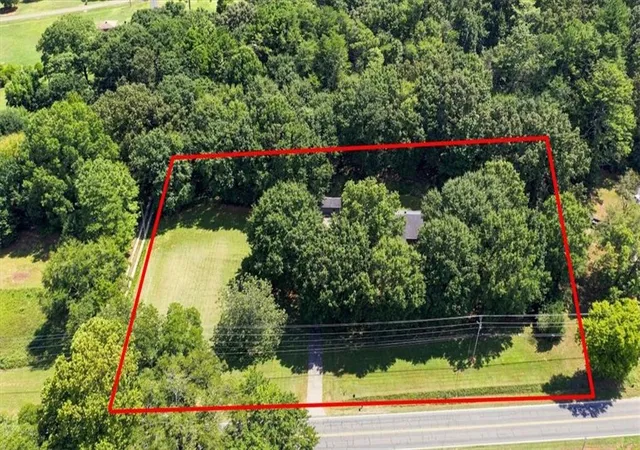 Photo 3 of Sale Pending at 7397 Cave Spring Rd Sw, Cave Spring, GA 30124 | MLS# 7826736 | Listing updated on 2026-09-28
