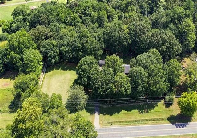 Photo 3 of Sale Pending at 7397 Cave Spring Rd Sw, Cave Spring, GA 30124 | MLS# 7826736 | Listing updated on 2026-09-28