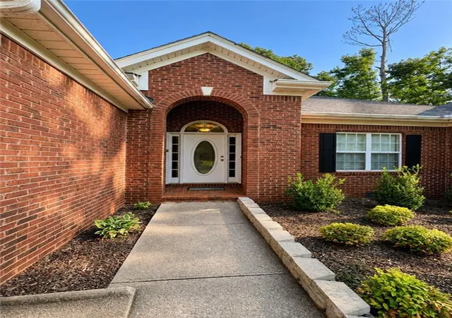 Photo 2 of Single family home for sale at 136 Eagles Nest Cir, Carrollton, GA 30116 | MLS# 7827638 | Listing updated on 2026-08-27