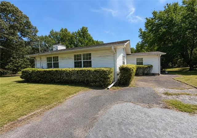 Photo 2 of Single family home for sale at 335 Springdale Rd, Stockbridge, GA 30281 | MLS# 7827914 | Listing updated on 2026-09-12
