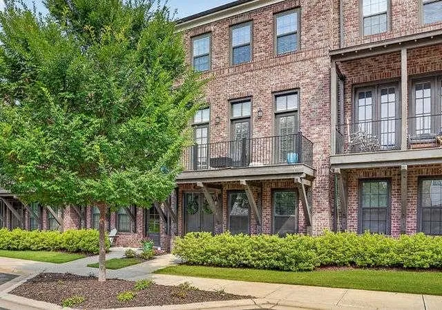 Photo 2 of Townhouse for sale at 883 Tisdale Trl, Marietta, GA 30068 | MLS# 7827855 | Listing updated on 2026-08-27
