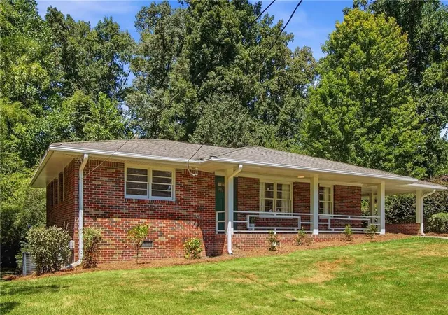 Photo 4 of Sale Pending at 1541 Moncrief Cir, Decatur, GA 30033 | MLS# 7827294 | Listing updated on 2026-09-11