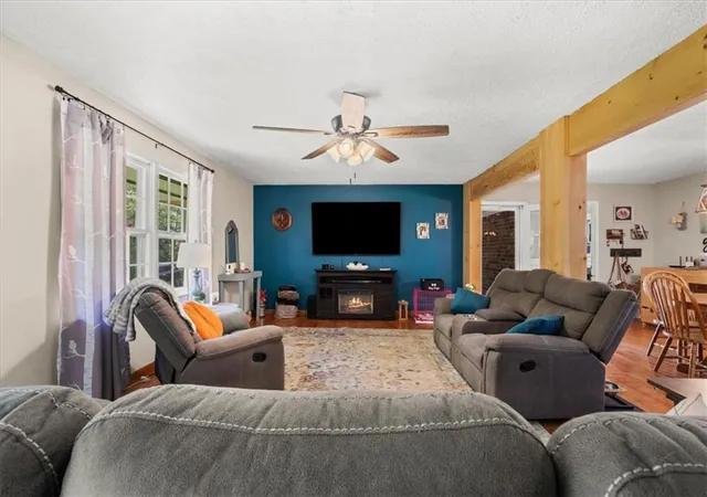 Photo 3 of Sale Pending at 1301 Reeves Station Rd Sw, Calhoun, GA 30701 | MLS# 7827122 | Listing updated on 2026-09-18