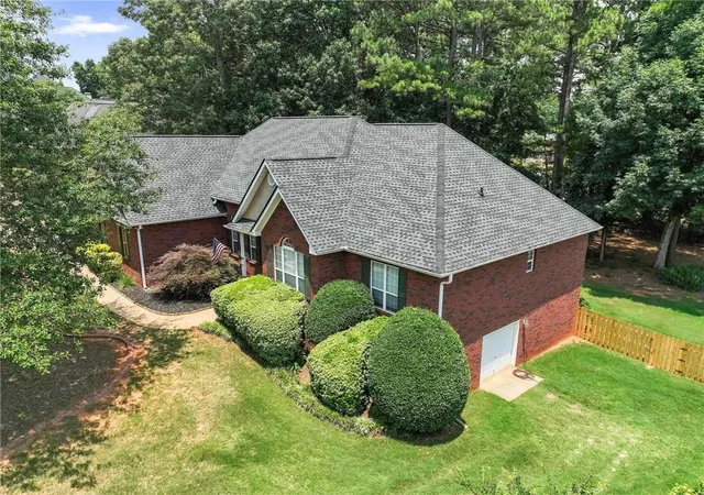 Photo 2 of Single family home for sale at 925 Champions Wy, Mcdonough, GA 30252 | MLS# 7826849 | Listing updated on 2026-09-13