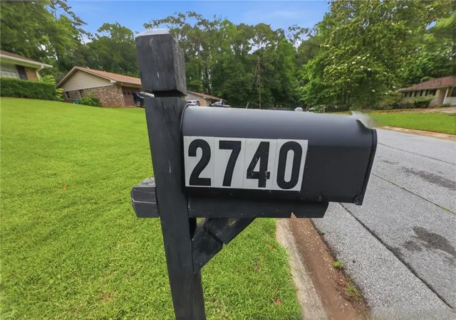 Photo 2 of Sale Pending at 2740 Williamsburg Dr, Decatur, GA 30034 | MLS# 7777898 | Listing updated on 2026-09-05