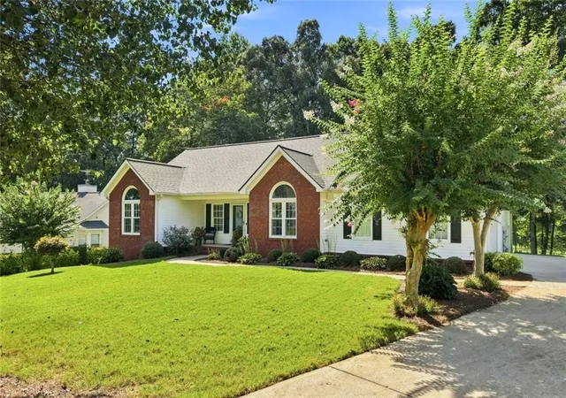 Photo 2 of Sale Pending at 4575 Summerset Dr, Gainesville, GA 30507 | MLS# 7823826 | Listing updated on 2026-09-04