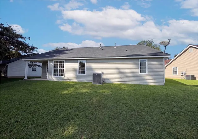 Photo 4 of Single family home for sale at 1088 Meadow Glen Cir, Fairburn, GA 30213 | MLS# 7827727 | Listing updated on 2026-09-08