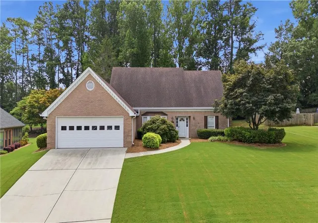 Photo 1 of Single family home for sale at 345 N Farm Dr, Alpharetta, GA 30004 | MLS# 7822601 | Listing updated on 2026-09-10