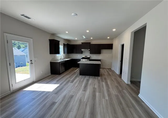 Photo 3 of Sale Pending at 829 Oakmont Tr, Canton, GA 30114 | MLS# 7785369 | Listing updated on 2026-09-22
