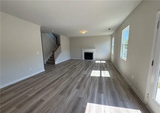 Photo 3 of Sale Pending at 829 Oakmont Tr, Canton, GA 30114 | MLS# 7785369 | Listing updated on 2026-09-22
