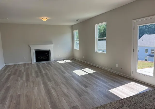 Photo 4 of Sale Pending at 829 Oakmont Tr, Canton, GA 30114 | MLS# 7785369 | Listing updated on 2026-09-22