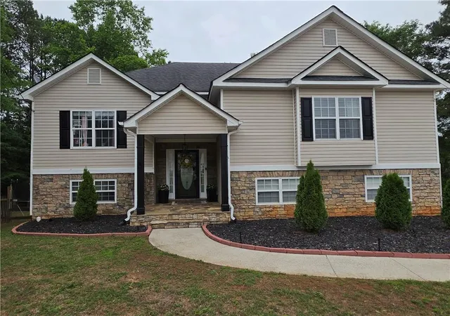 Photo 1 of Single family home for sale at 1005 Creek Run Pl, Temple, GA 30179 | MLS# 7826888 | Listing updated on 2026-08-26