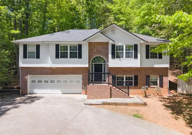 Photo 2 of Single family home for sale at 162 Greenview Ct, Cleveland, GA 30528 | MLS# 7826957 | Listing updated on 2026-08-26
