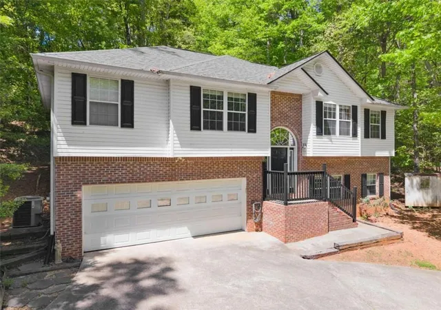Photo 3 of Single family home for sale at 162 Greenview Ct, Cleveland, GA 30528 | MLS# 7826957 | Listing updated on 2026-08-26
