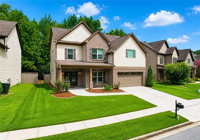 Photo 2 of Single family home for sale at 5543 Leaf Ridge Ln, Buford, GA 30518 | MLS# 7826113 | Listing updated on 2026-08-26
