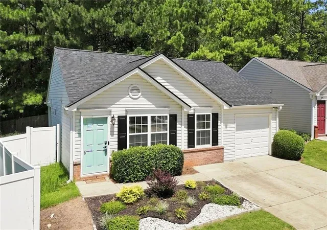 Photo 1 of Single family home for sale at 203 Oak Grv Ln, Acworth, GA 30102 | MLS# 7814437 | Listing updated on 2026-08-31