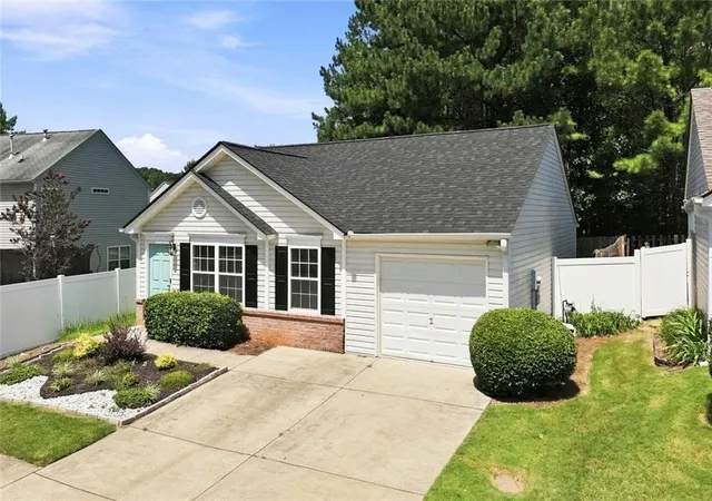 Photo 2 of Single family home for sale at 203 Oak Grv Ln, Acworth, GA 30102 | MLS# 7814437 | Listing updated on 2026-08-31