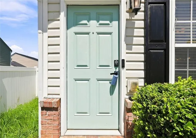 Photo 3 of Single family home for sale at 203 Oak Grv Ln, Acworth, GA 30102 | MLS# 7814437 | Listing updated on 2026-08-31