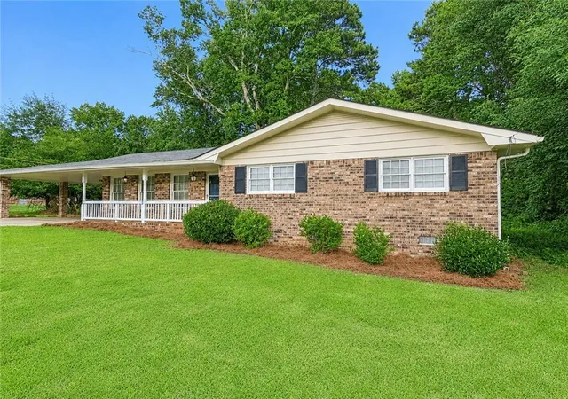 Photo 1 of Single family home for sale at 886 Oakhill Ct, Stone Mountain, GA 30087 | MLS# 7823108 | Listing updated on 2026-09-16