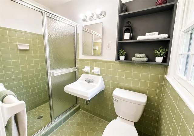 Photo 3 of Single family home for sale at 886 Oakhill Ct, Stone Mountain, GA 30087 | MLS# 7823108 | Listing updated on 2026-09-16