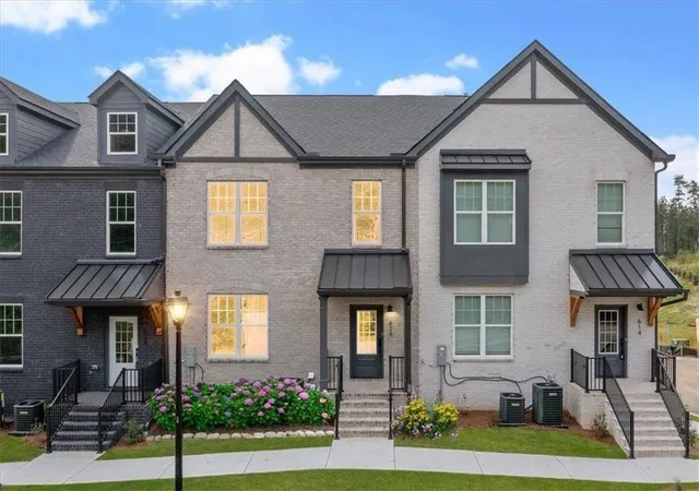 Photo 2 of Townhouse for sale at 624 Oakleaf Grv Ln, Buford, GA 30518 | MLS# 7750186 | Listing updated on 2026-09-20