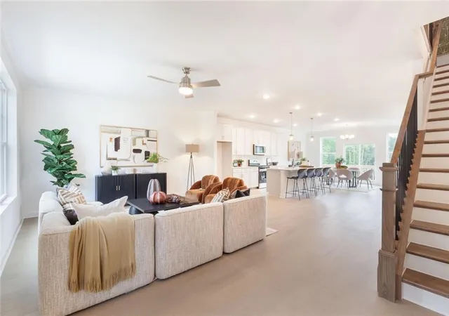 Photo 4 of Townhouse for sale at 624 Oakleaf Grv Ln, Buford, GA 30518 | MLS# 7750186 | Listing updated on 2026-09-20