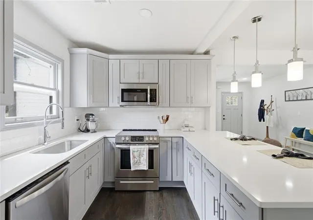 Photo 2 of Sale Pending at 1179 SW Fountain Dr, Atlanta, GA 30314 | MLS# 7813464 | Listing updated on 2026-08-31