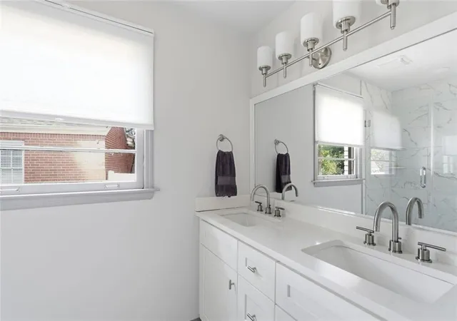 Photo 4 of Sale Pending at 1179 SW Fountain Dr, Atlanta, GA 30314 | MLS# 7813464 | Listing updated on 2026-08-31
