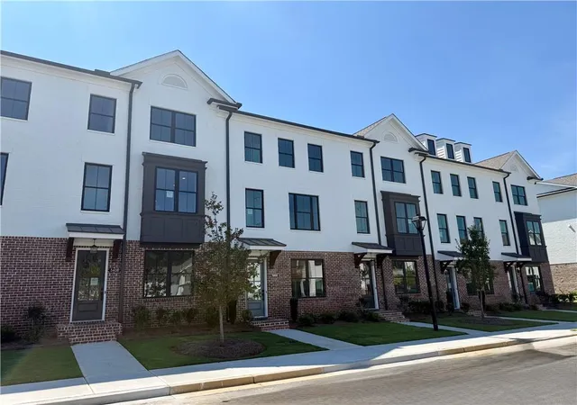 Photo 3 of Townhouse for sale at 5406 Howington Ct #177, Buford, GA 30518 | MLS# 7826354 | Listing updated on 2026-09-20