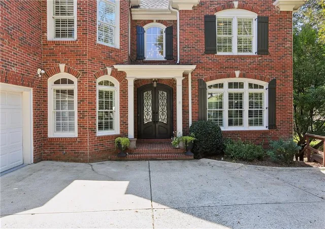 Photo 3 of Single family home for sale at 2005 Granbury Ct, Cumming, GA 30041 | MLS# 7817074 | Listing updated on 2026-09-18