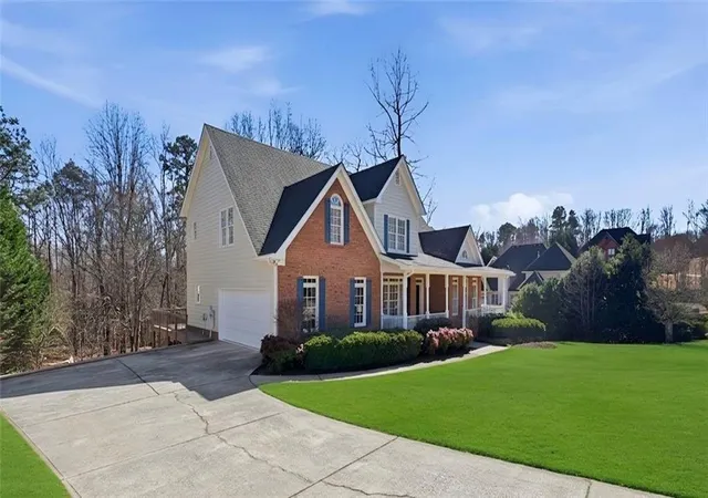 Photo 3 of Single family home for sale at 3805 Jones Crk Dr, Buford, GA 30519 | MLS# 7809443 | Listing updated on 2026-09-19