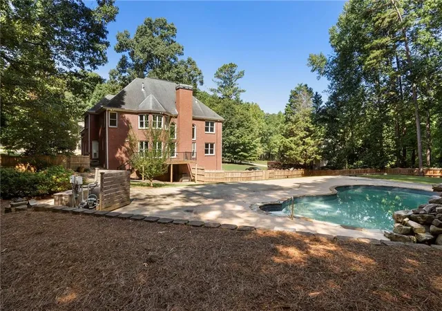 5th image of 405 Island Cove Dr, Newnan, GA 30263 | MLS# 7809553