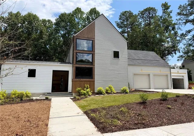 Photo 4 of Sale Pending at 130 Cedarwood Ln, Roswell, GA 30075 | MLS# 7631192 | Listing updated on 2026-08-28