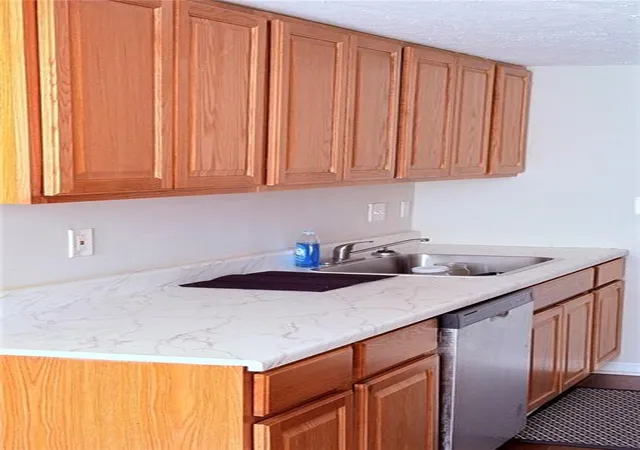 Listing Photo 2 - Condo for sale in building located at 6354 Shannon Pkwy, Union City, GA 30291 - Unit #7H