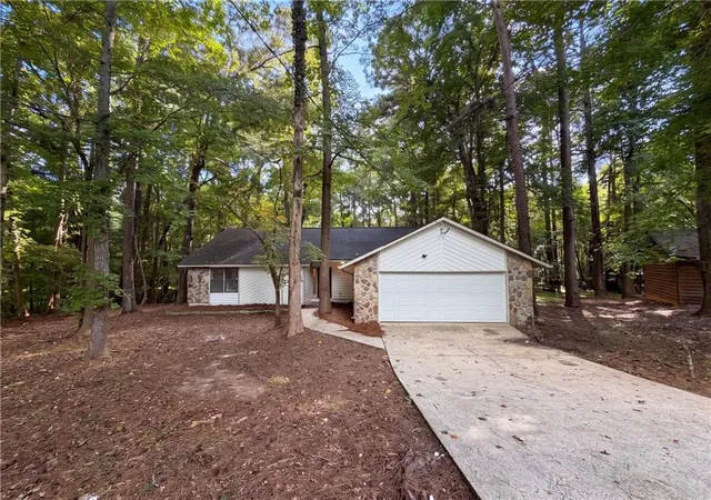 Photo 1 of Sale Pending at 670 Marsh Ct, Jonesboro, GA 30238 | MLS# 7826793 | Listing updated on 2026-09-21
